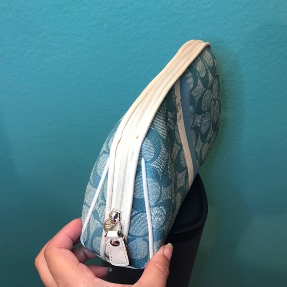 🎭 Coach Classic C Mint Green Cosmetic Bag - Picture 3 of 4